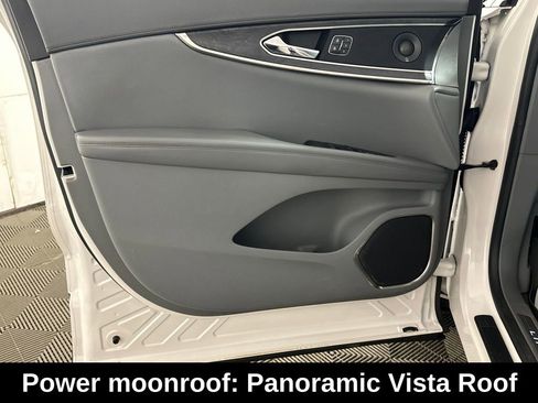 Used 2019 Lincoln Nautilus Reserve image 15