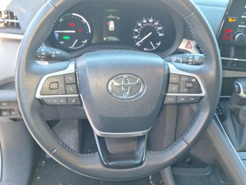 Used 2022 Toyota Sienna XLE image 11