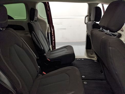 Used 2023 Chrysler Voyager LX FWD image 21