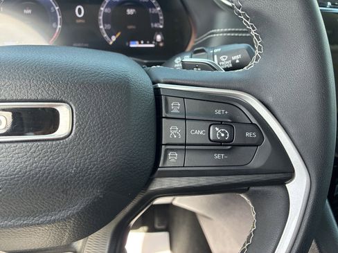 Used 2023 Jeep Grand Cherokee Laredo image 27