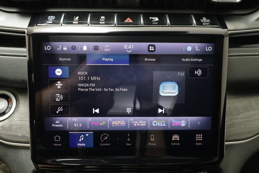 Used 2023 Jeep Grand Cherokee 4WD 4xe image 9