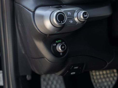 Used 2018 Ferrari 812 Superfast RWD image 40