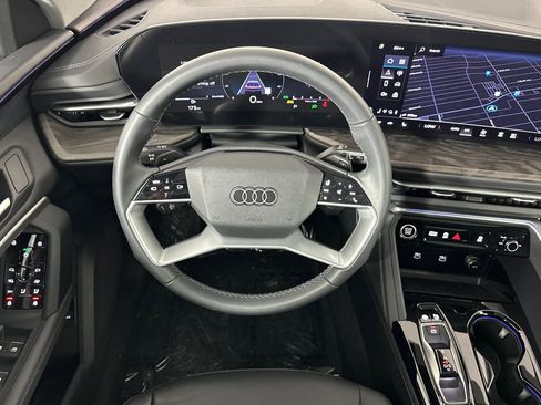 Used 2025 Audi Q5 Premium w/ Convenience Package image 13