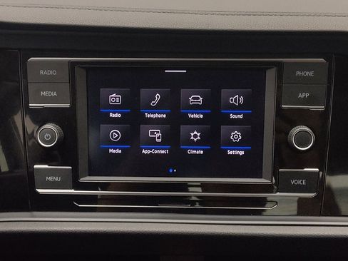 Used 2023 Volkswagen Jetta SE w/ Panoramic Sunroof Package image 25