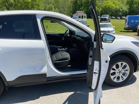 Used 2025 Ford Escape Active AWD/4WD image 38