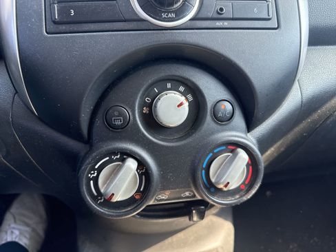 Used 2014 Nissan Versa SV image 26