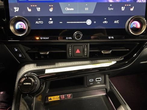 Used 2025 Lexus NX 300h AWD w/ Luxury Package image 20