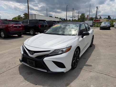 Used 2019 Toyota Camry XSE FWD image 7