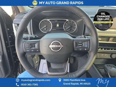 Used 2025 Nissan Rogue SV image 14