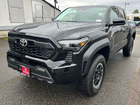 Certified 2025 Toyota Tacoma TRD Off-Road AWD/4WD image 1