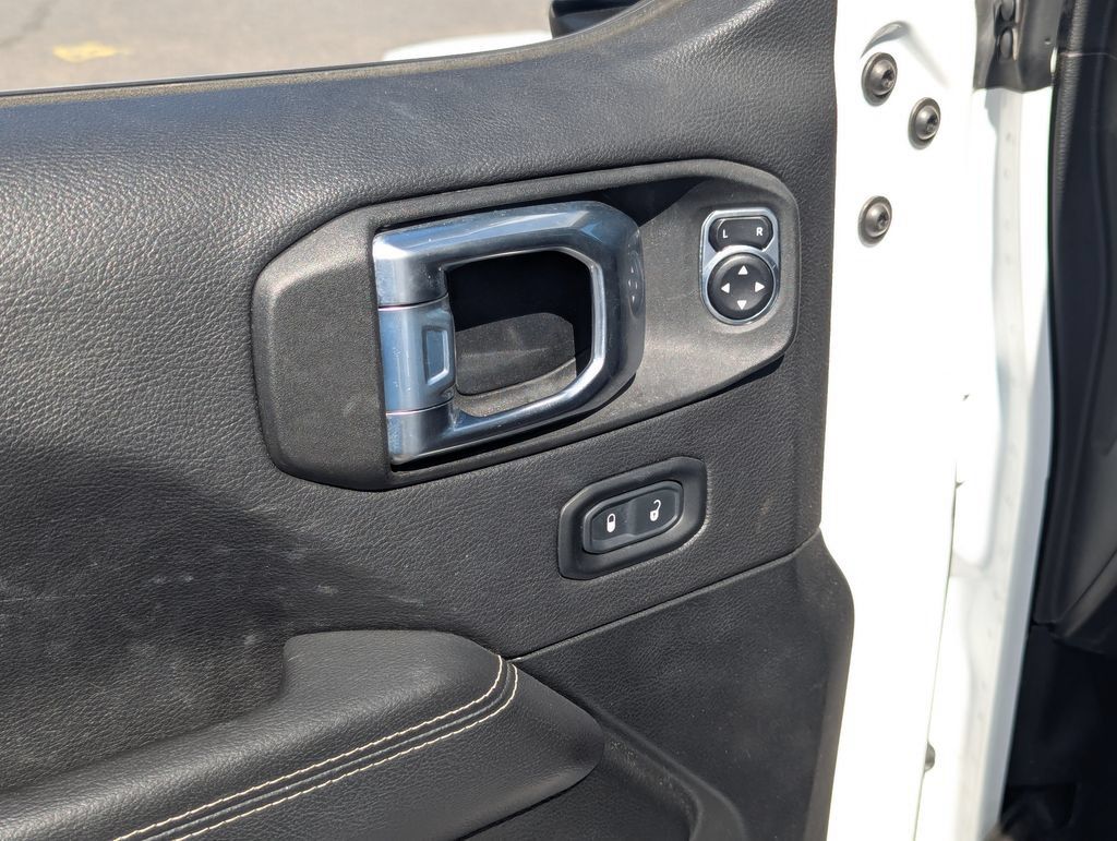 Used 2021 Jeep Wrangler Unlimited Sahara AWD/4WD image 25