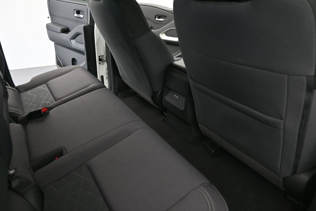 Used 2025 Nissan Frontier SV RWD image 10
