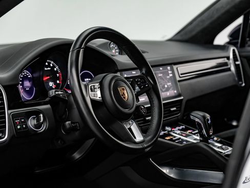 Used 2022 Porsche Cayenne Turbo image 43