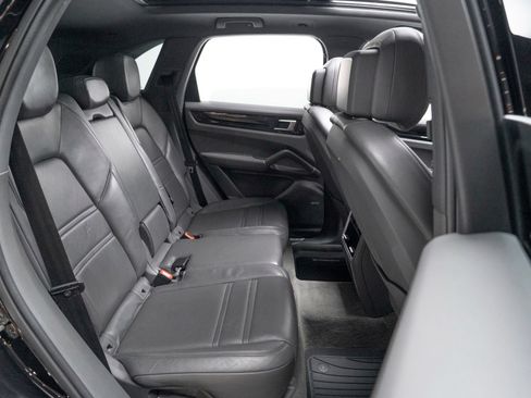 Used 2020 Porsche Cayenne AWD/4WD image 60