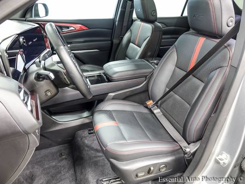 Used 2024 Chevrolet Traverse RS w/ LPO, Floor Liner Package AWD/4WD image 10