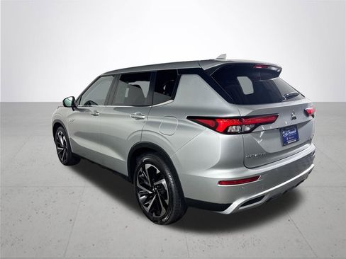 Used 2024 Mitsubishi Outlander SE image 8