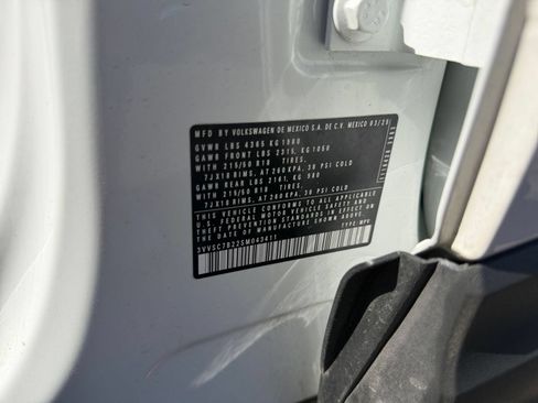 Used 2025 Volkswagen Taos SE FWD image 30
