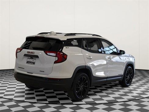 Used 2024 GMC Terrain SLT w/ Elevation Edition image 4