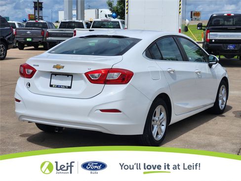 Used 2017 Chevrolet Cruze LT w/ Convenience Package FWD image 4