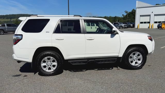 Used 2022 Toyota 4Runner SR5 AWD/4WD image 9
