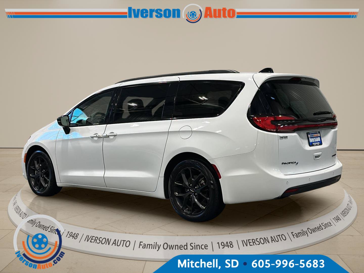 Used 2025 Chrysler Pacifica Limited FWD image 5