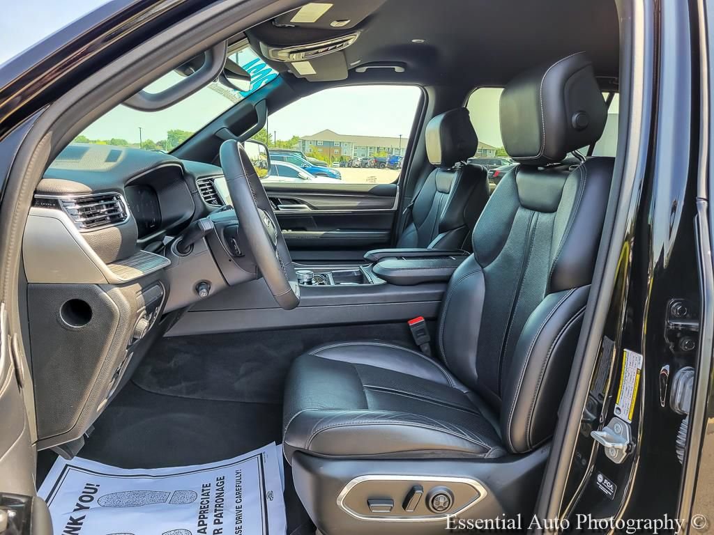 Used 2024 Jeep Wagoneer Series III AWD/4WD image 8