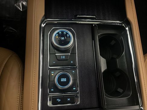 Used 2023 Ford Expedition Platinum image 10