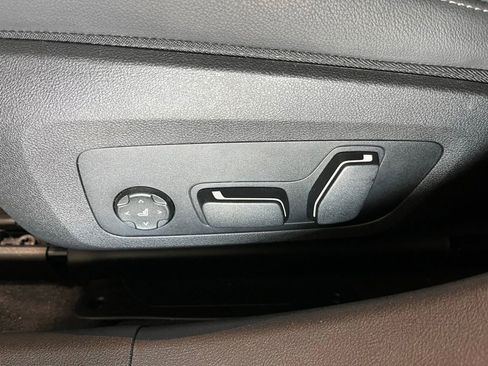Used 2025 BMW 330i xDrive Sedan AWD/4WD image 19