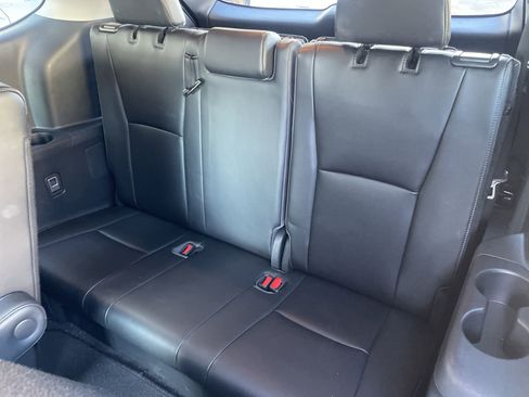 Used 2023 Toyota Highlander Limited image 11