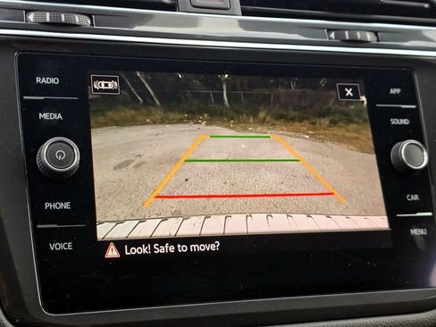 Certified 2022 Volkswagen Tiguan SE image 19