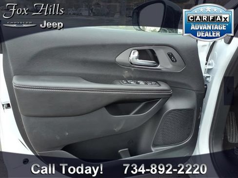 New 2026 Chrysler Pacifica Select AWD/4WD image 15