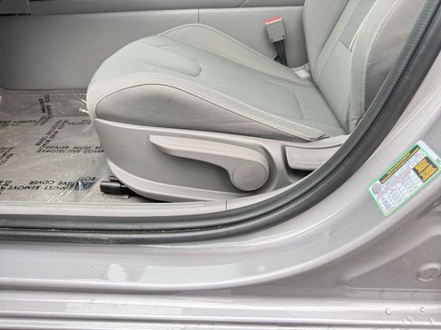 Used 2025 Hyundai Elantra SEL image 23