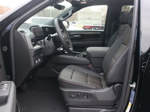 New 2026 Chevrolet Suburban High Country image 14