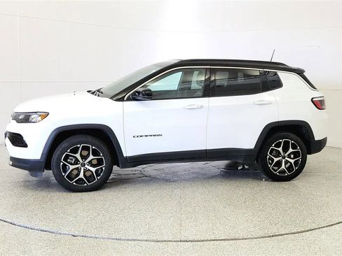 Used 2025 Jeep Compass Limited AWD/4WD image 4