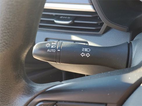 Used 2024 Nissan Altima 2.5 SV image 15