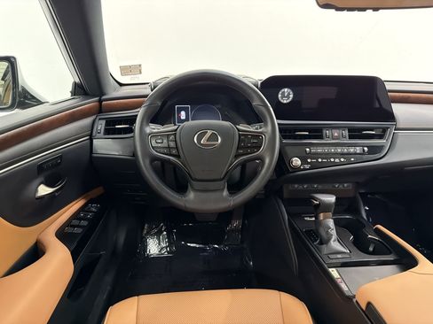 Certified 2025 Lexus ES 350 w/ Premium Package FWD image 4