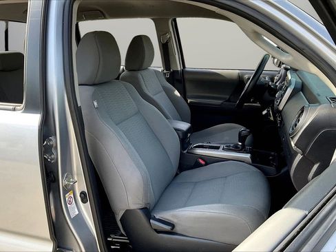 Used 2018 Toyota Tacoma SR5 AWD/4WD image 23