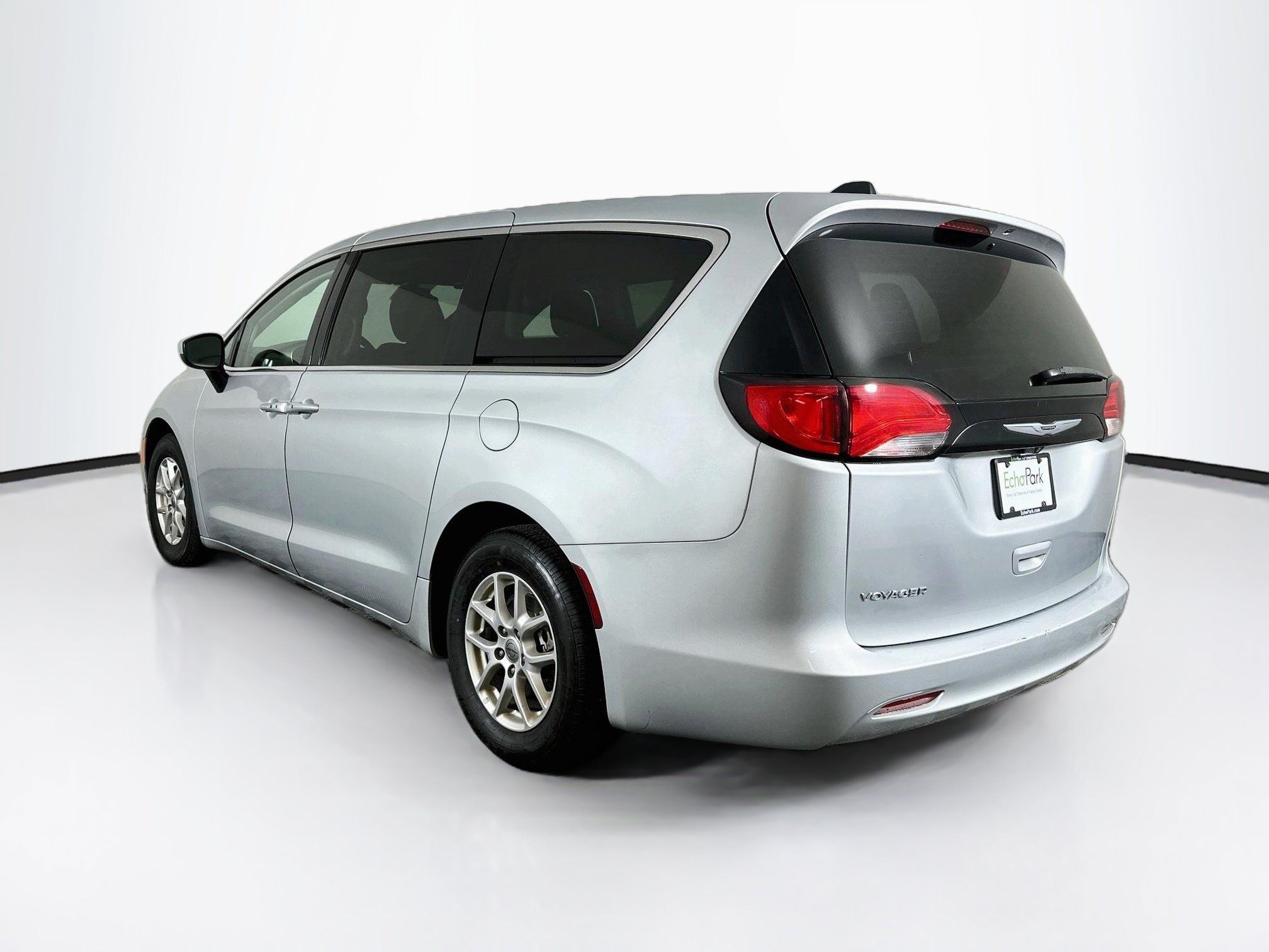 Used 2023 Chrysler Voyager LX FWD image 5