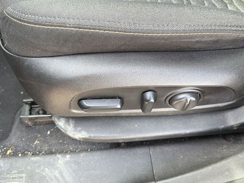 Used 2018 Chevrolet Equinox LT w/ Sun & Infotainment Package image 22