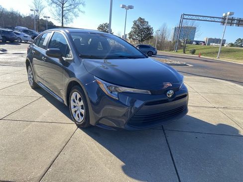 Used 2024 Toyota Corolla LE image 2