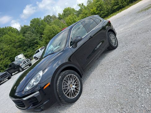 Used 2016 Porsche Cayenne AWD/4WD image 1