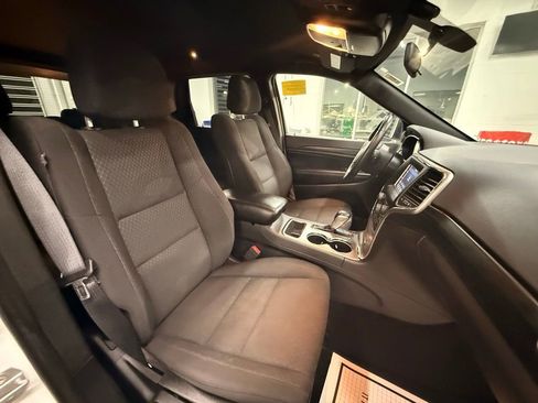 Used 2020 Jeep Grand Cherokee Laredo image 16