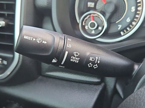 Used 2019 RAM 1500 Laramie RWD image 30