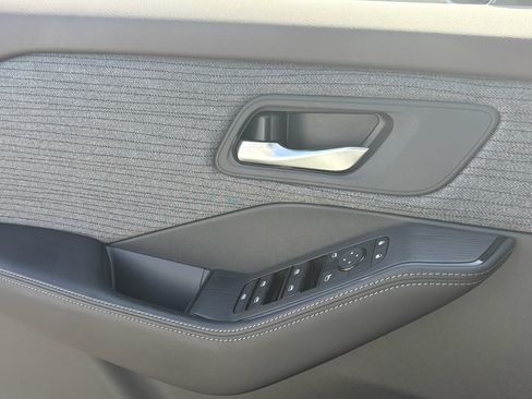 Used 2023 Nissan Rogue SV FWD image 23