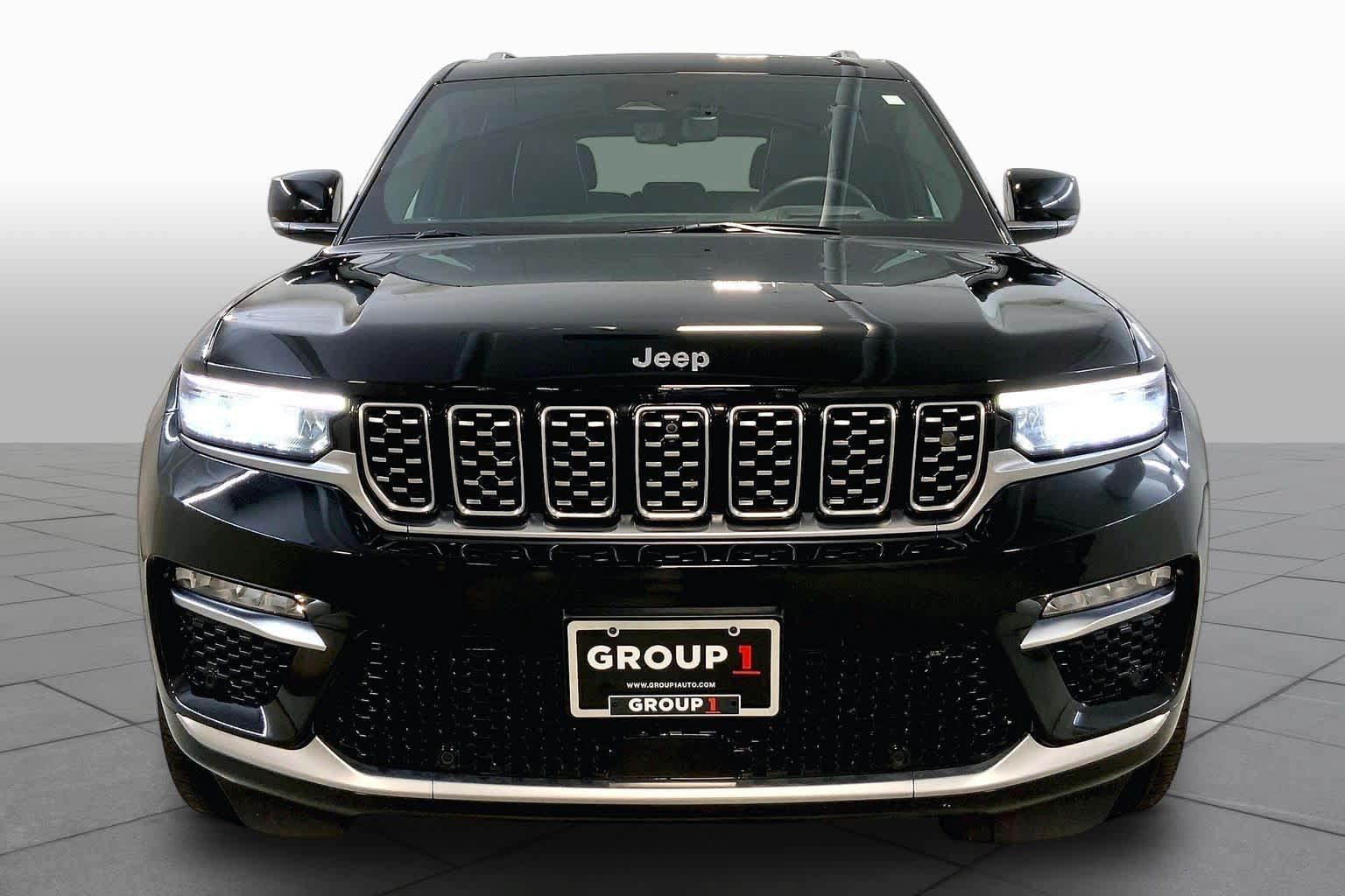 Used 2023 Jeep Grand Cherokee Summit AWD/4WD image 3
