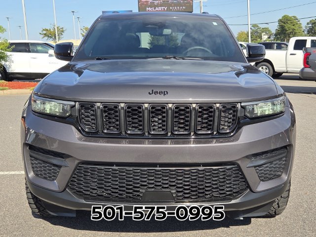 Used 2023 Jeep Grand Cherokee Altitude AWD/4WD image 5