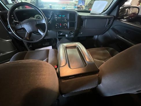 Used 2007 Chevrolet Silverado 1500 LT w/ Extended Cab Value Package AWD/4WD image 3