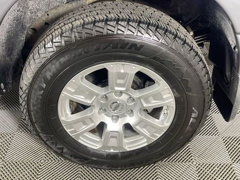 Used 2018 Nissan Titan SV w/ SV Convenience Package AWD/4WD image 32