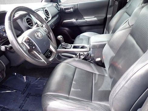 Used 2019 Toyota Tacoma TRD Off-Road AWD/4WD image 10