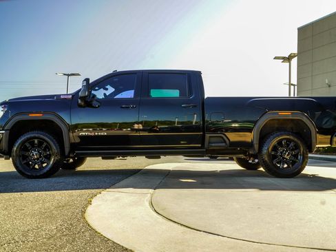 Used 2024 GMC Sierra 2500 AT4 w/ AT4 Premium Plus Package AWD/4WD image 10